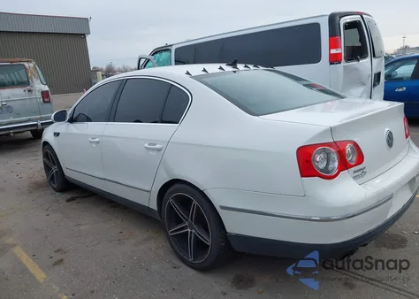 2010 Volkswagen Passat Komfort z USA, uszkodzony, nr VIN WVWJL7AN3AE057425